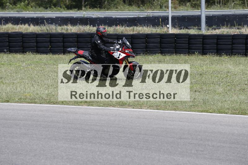 Archiv-2023/45 19.07.2023 Cornu Master School ADR/rouge-rot/27